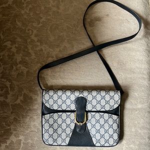 Beautiful beige and blue authentic Gucci purse!